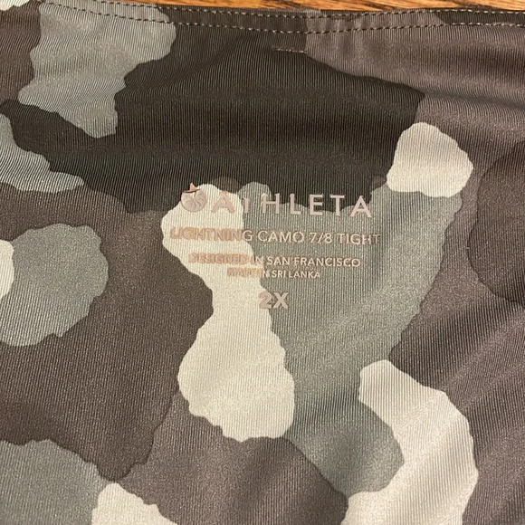 Athleta Ultimate Stash Pocket Camo 7/8 Tight Leggings Size 2X - Picture 4 of 9